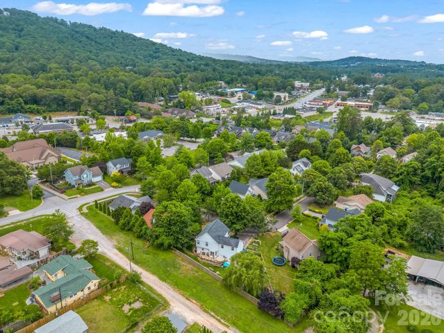 6 Scottish Circle, Asheville, NC 28803