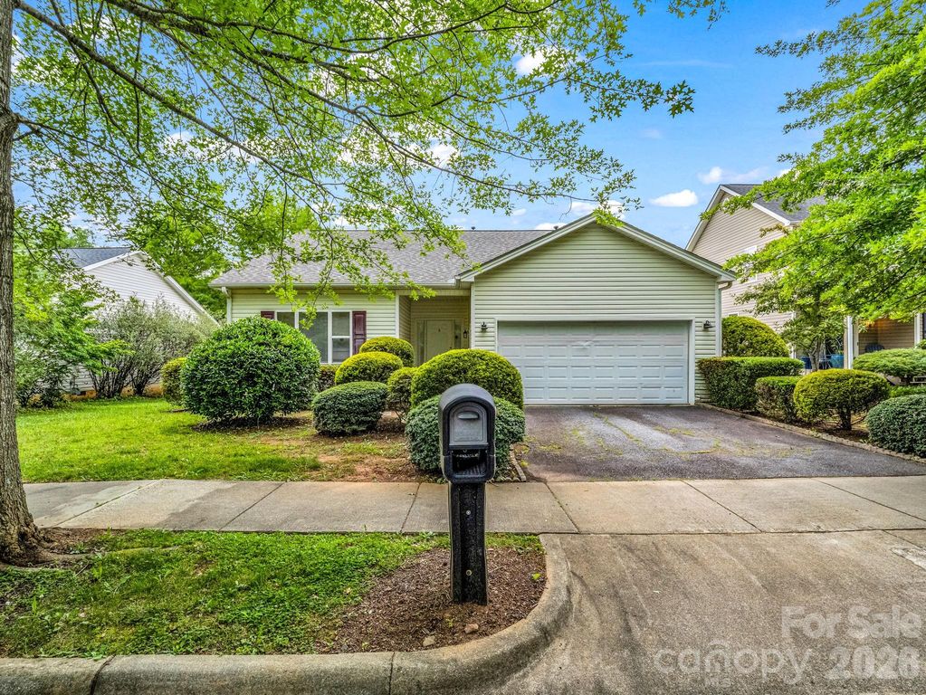 6 Scottish Circle, Asheville, NC 28803