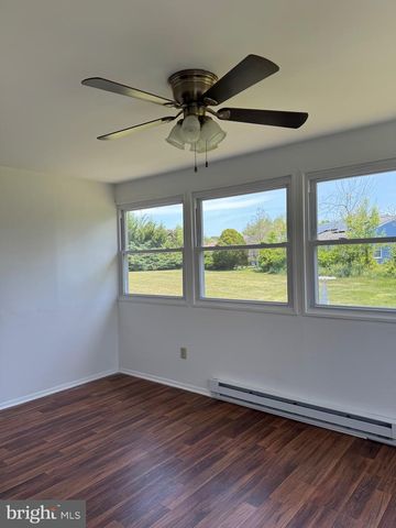 18 NARBERTH PL, Southampton, NJ 08088