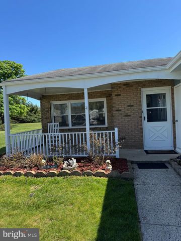 18 NARBERTH PL, Southampton, NJ 08088