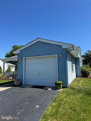 18 NARBERTH PL, Southampton, NJ 08088