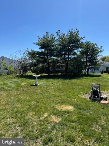 18 NARBERTH PL, Southampton, NJ 08088