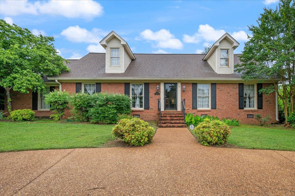 2307 Londonderry Dr, Murfreesboro, TN 37129
