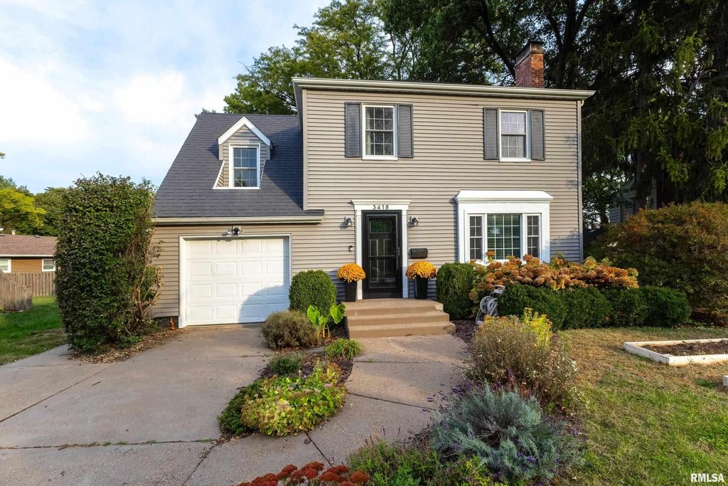 3418 MIDDLE Road, Davenport, IA 52803