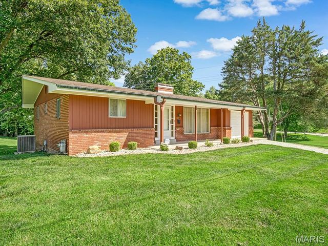 511 S 10th Street, Belleville, IL 62220