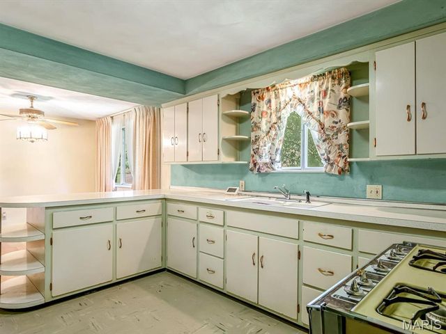 511 S 10th Street, Belleville, IL 62220