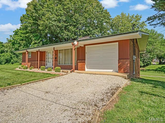 511 S 10th Street, Belleville, IL 62220