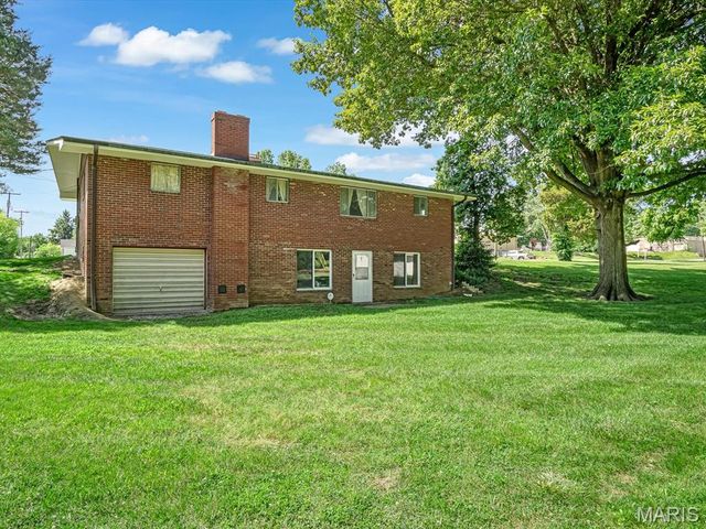 511 S 10th Street, Belleville, IL 62220