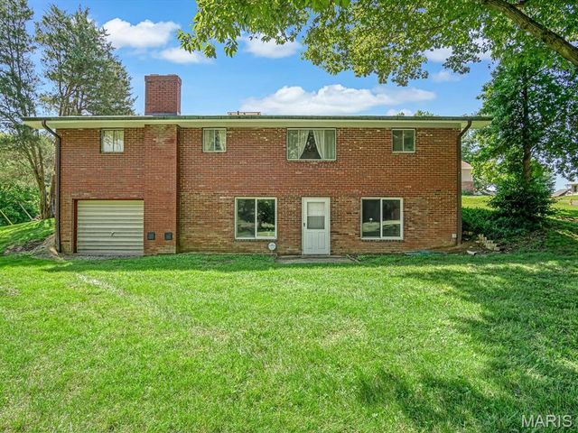 511 S 10th Street, Belleville, IL 62220
