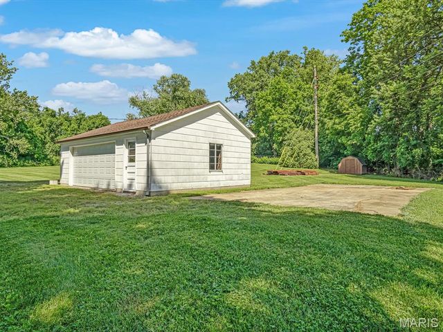 511 S 10th Street, Belleville, IL 62220