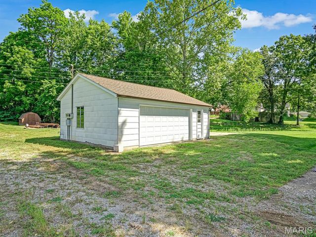 511 S 10th Street, Belleville, IL 62220