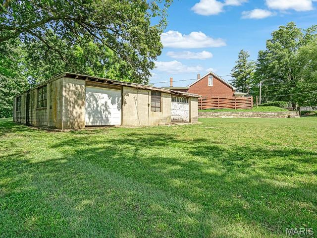 511 S 10th Street, Belleville, IL 62220