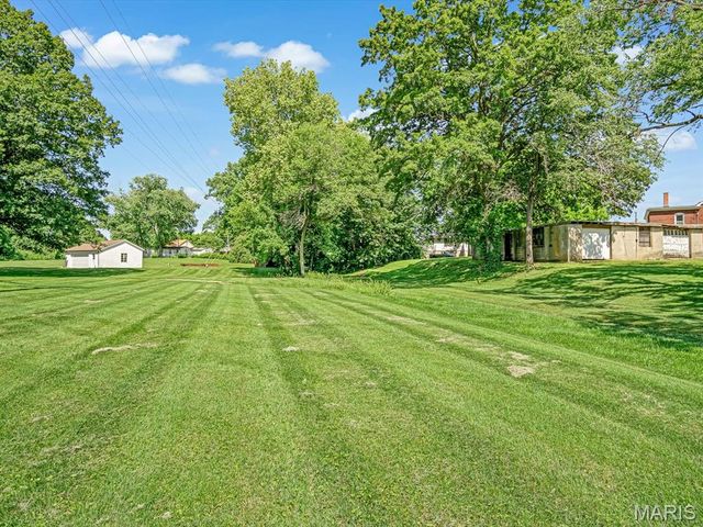 511 S 10th Street, Belleville, IL 62220