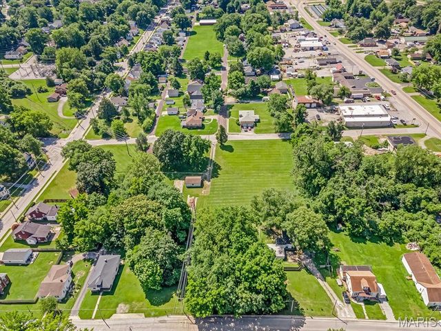 511 S 10th Street, Belleville, IL 62220