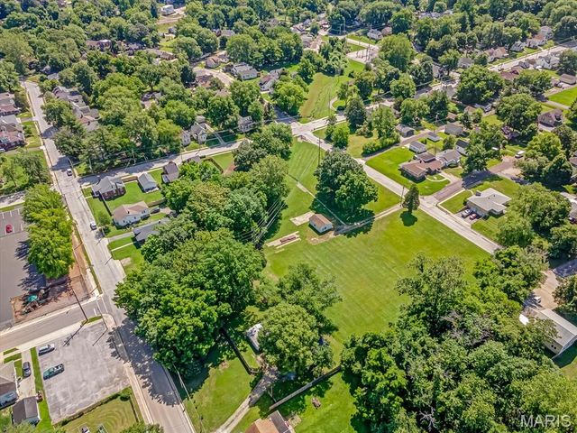 511 S 10th Street, Belleville, IL 62220