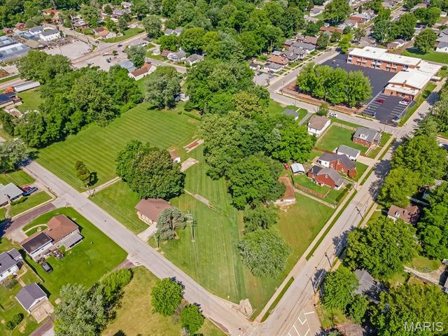 511 S 10th Street, Belleville, IL 62220