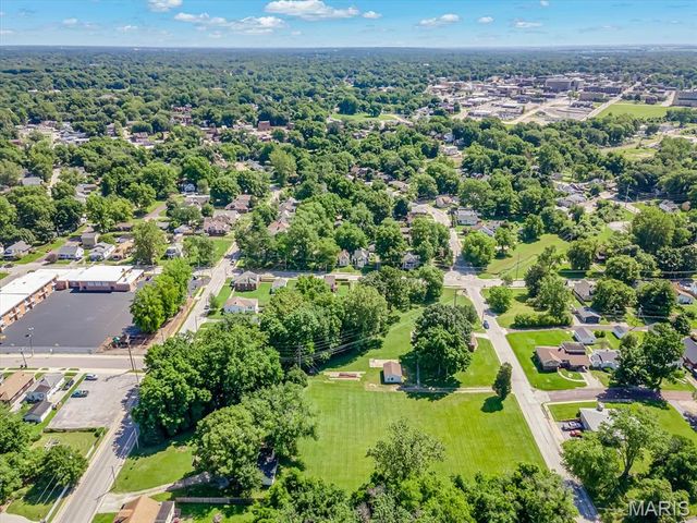 511 S 10th Street, Belleville, IL 62220