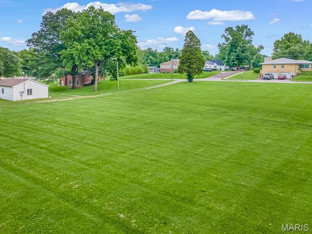 511 S 10th Street, Belleville, IL 62220