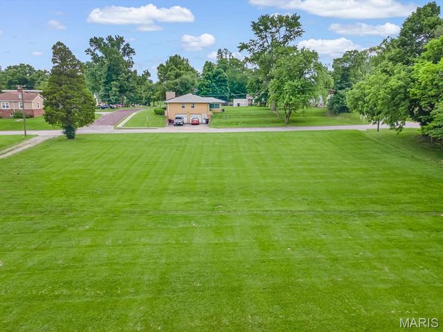 511 S 10th Street, Belleville, IL 62220