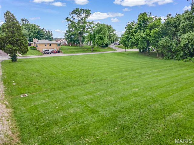 511 S 10th Street, Belleville, IL 62220