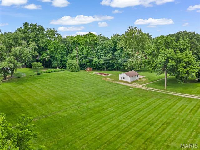 511 S 10th Street, Belleville, IL 62220