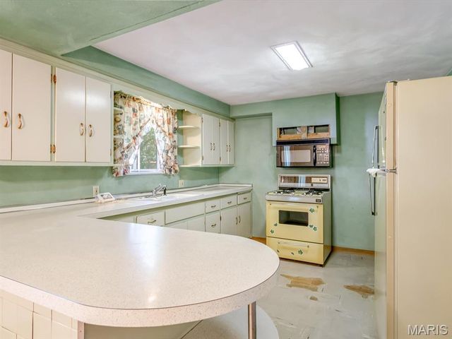 511 S 10th Street, Belleville, IL 62220