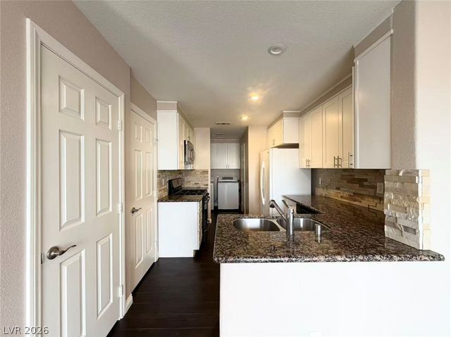 8200 Midnight Star Court, Las Vegas, NV 89145