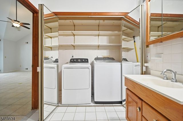 27 Knollwood Rd, Morristown Town, NJ 07960