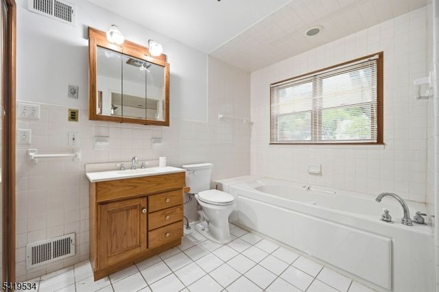 27 Knollwood Rd, Morristown Town, NJ 07960