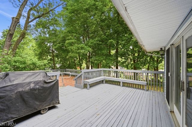 27 Knollwood Rd, Morristown Town, NJ 07960