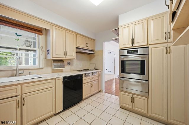 27 Knollwood Rd, Morristown Town, NJ 07960