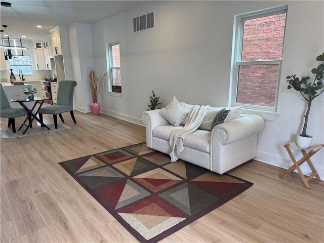 2019 Summit Street, Kansas City, MO 64108