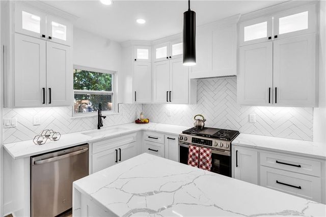 2019 Summit Street, Kansas City, MO 64108