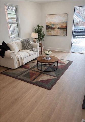 2019 Summit Street, Kansas City, MO 64108