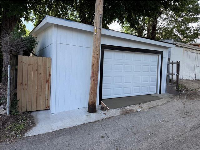 2019 Summit Street, Kansas City, MO 64108