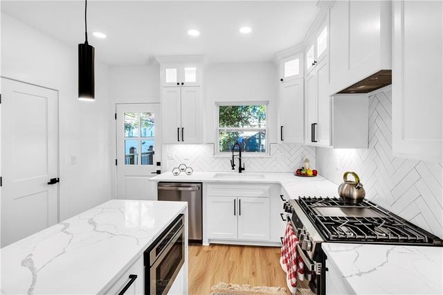 2019 Summit Street, Kansas City, MO 64108
