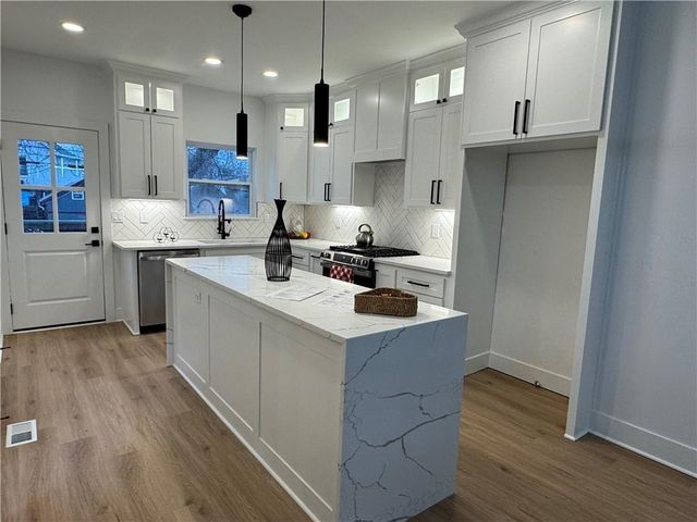 2019 Summit Street, Kansas City, MO 64108