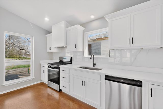 1471 W Kaufman Street, Paris, TX 75460