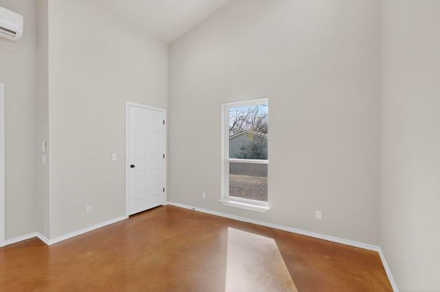 1471 W Kaufman Street, Paris, TX 75460