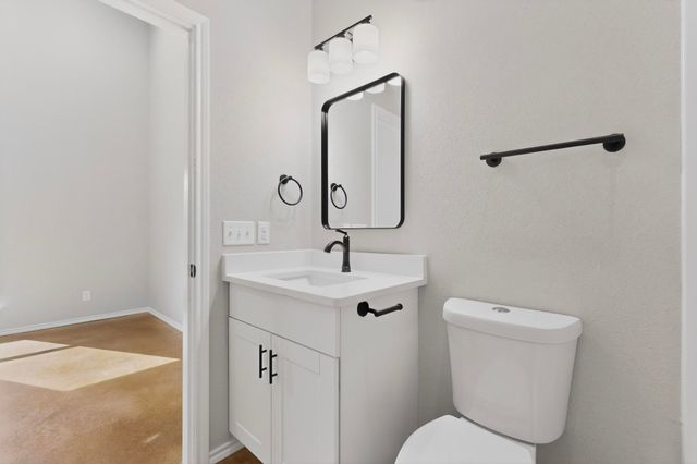 1471 W Kaufman Street, Paris, TX 75460