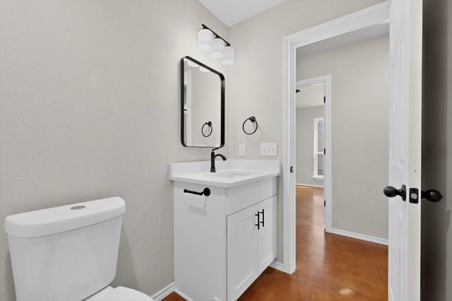 1471 W Kaufman Street, Paris, TX 75460