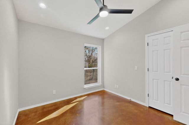 1471 W Kaufman Street, Paris, TX 75460