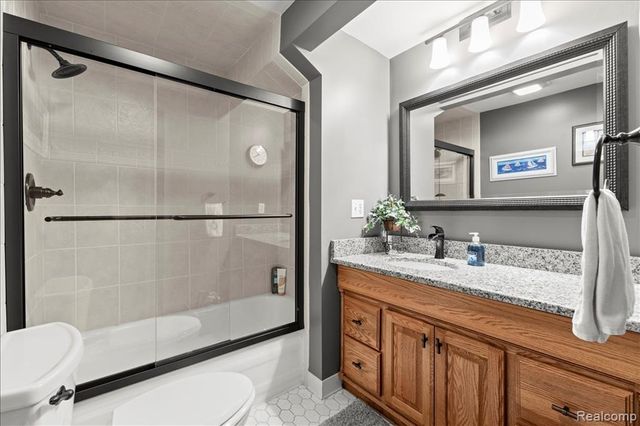 1775 Woodland Avenue, Sylvan Lake, MI 48320