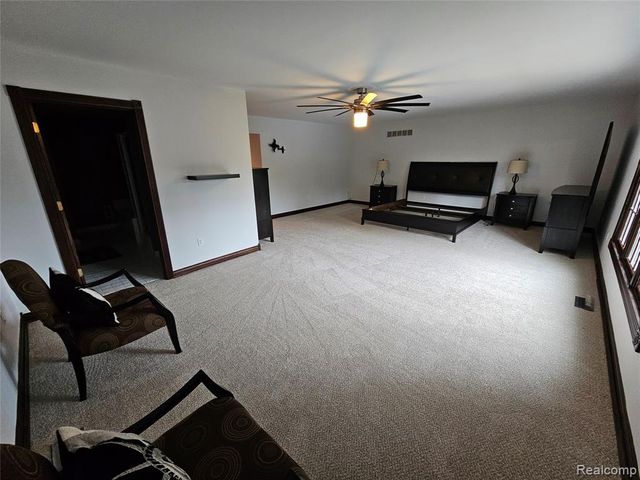 1775 Woodland Avenue, Sylvan Lake, MI 48320