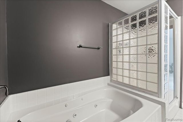 1775 Woodland Avenue, Sylvan Lake, MI 48320