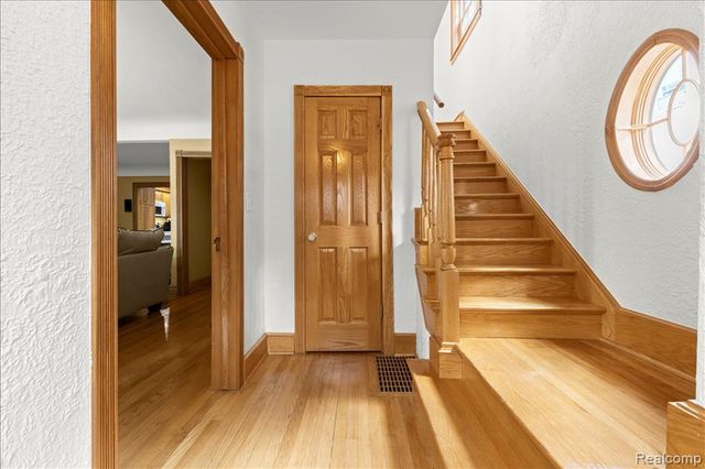 1775 Woodland Avenue, Sylvan Lake, MI 48320