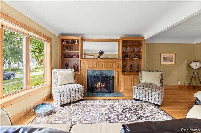 1775 Woodland Avenue, Sylvan Lake, MI 48320