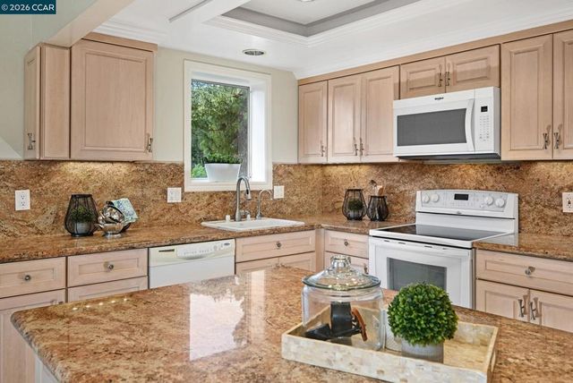 1524 Golden Rain Rd 7, Walnut Creek, CA 94595