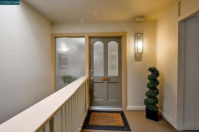 1524 Golden Rain Rd 7, Walnut Creek, CA 94595