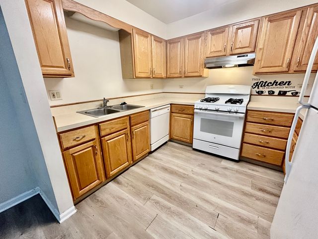 104 E Bailey Road G, Naperville, IL 60565